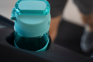 Por que investir na tampa flip top para garrafa? Conheça os benefícios!