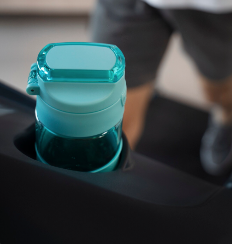 Por que investir na tampa flip top para garrafa? Conheça os benefícios!